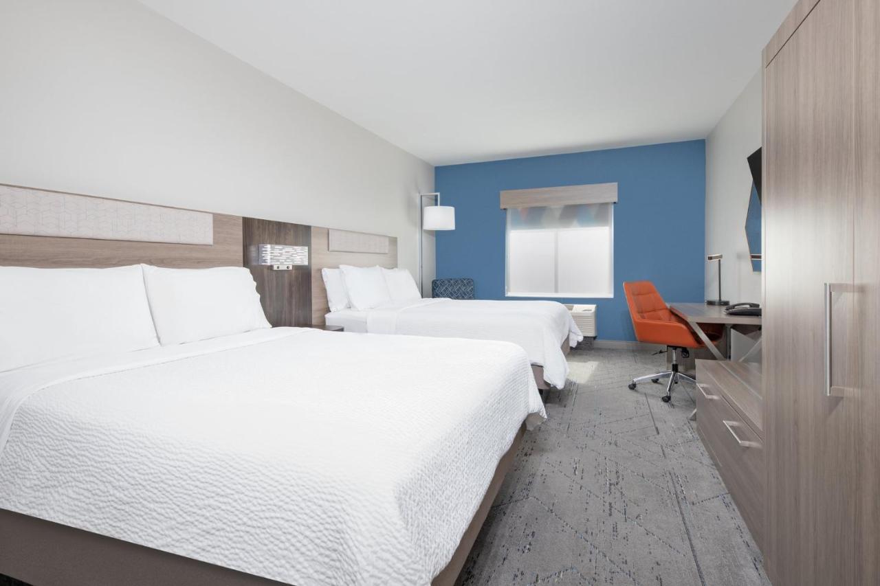 Queen Room with Two Queen Beds at Holiday Inn Express Hotel & Suites DALLAS WEST by IHG