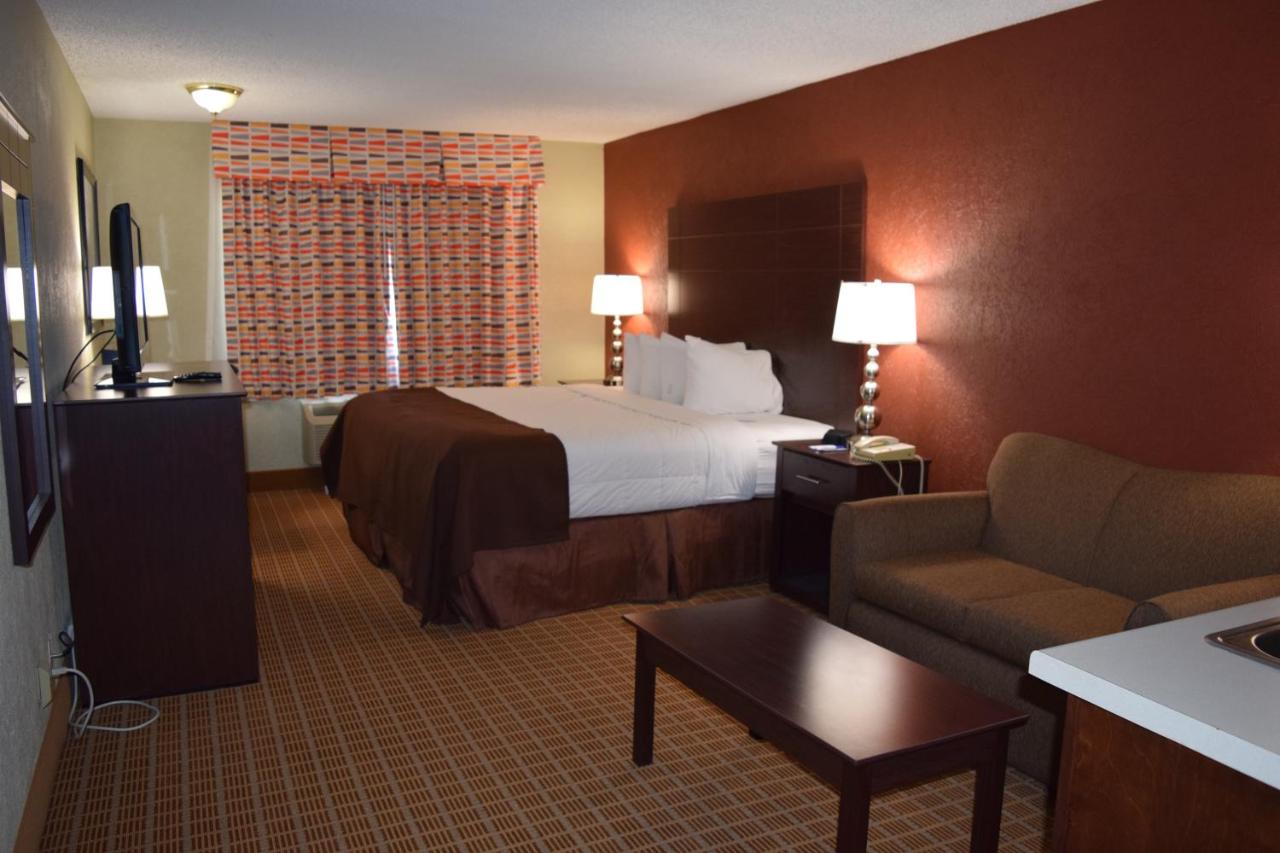 Business King Room - Non-Smoking at Baymont by Wyndham Midland Airport