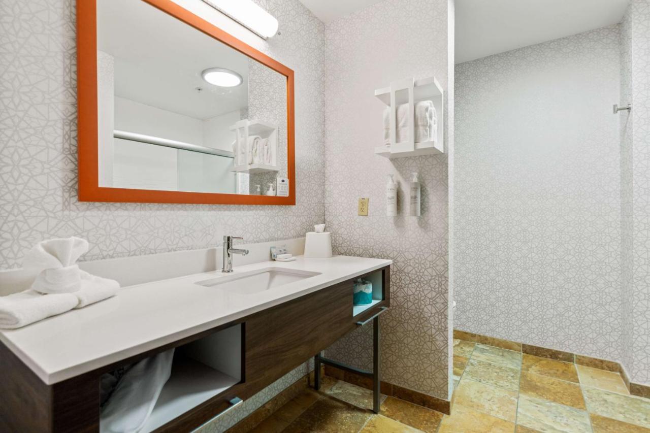 King Room - Hearing Accessible/Non-Smoking at Hampton Inn Temple