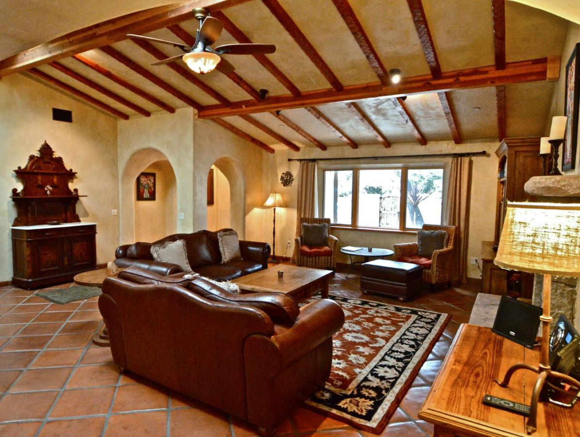 Deluxe Two-Bedroom Villa at Blue Iguana Inn
