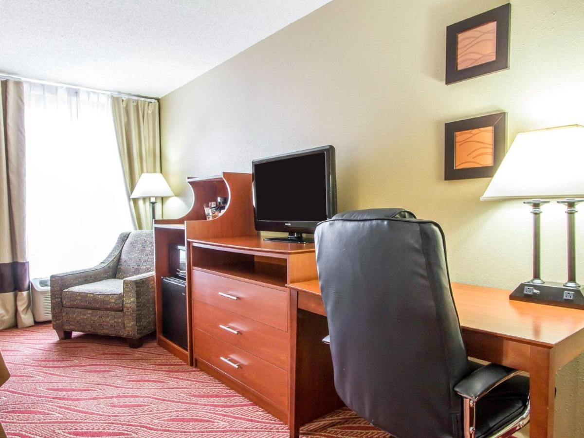 Queen Room with Two Queen Beds - Non-Smoking at Comfort Inn Poplar Bluff North