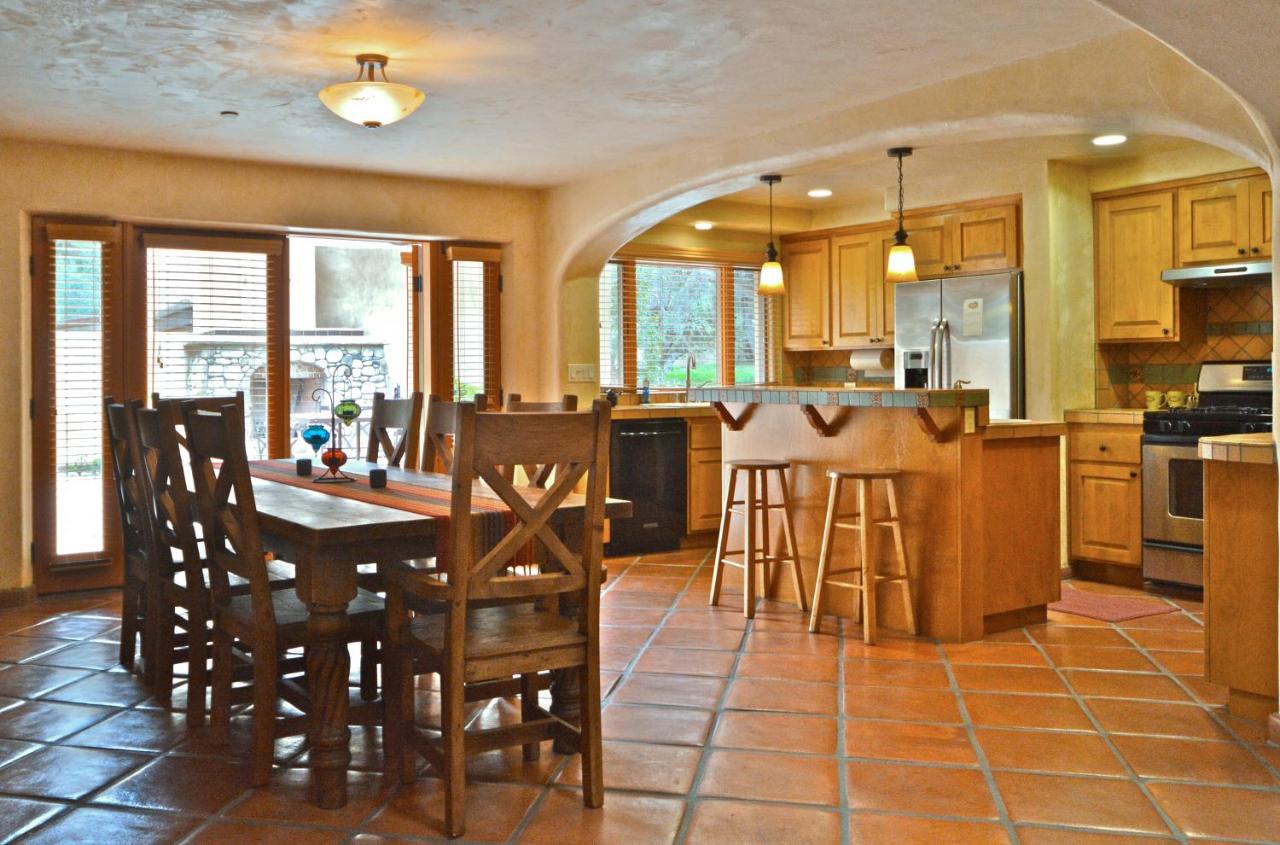 Deluxe Two-Bedroom Villa at Blue Iguana Inn