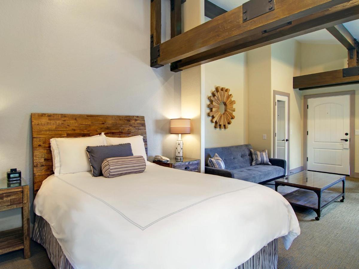Queen Suite with Spa Bath at Cypress Inn On Miramar Beach