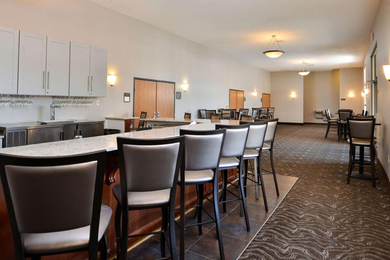 | Comfort Inn & Suites DeForest