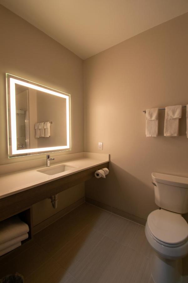 Days Inn & Suites by Wyndham Sulphur Springs