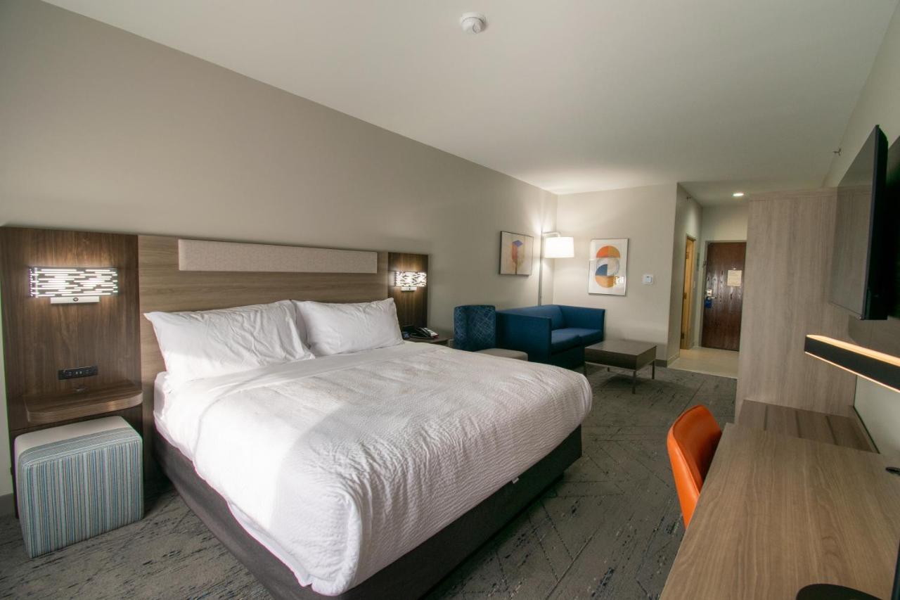  | Days Inn & Suites by Wyndham Sulphur Springs