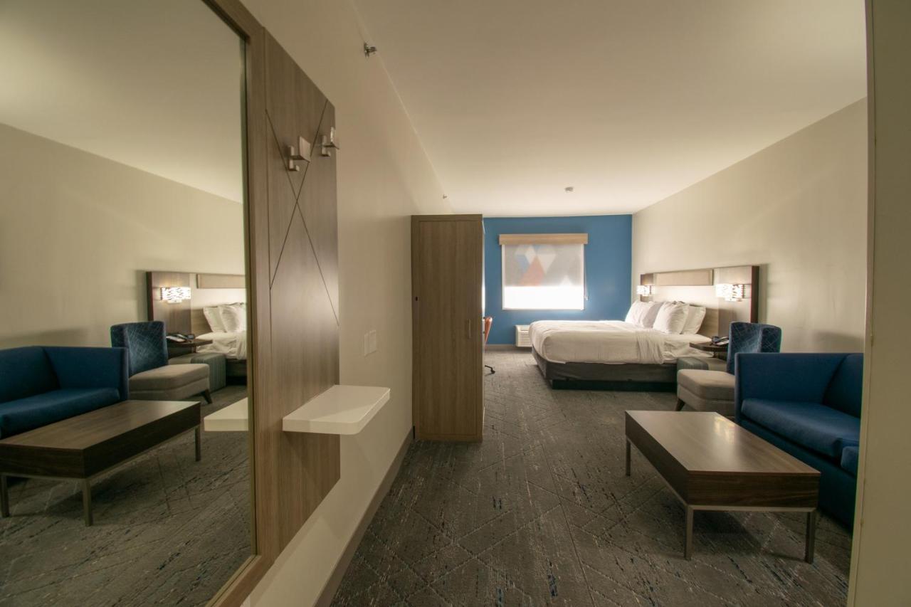  | Days Inn & Suites by Wyndham Sulphur Springs
