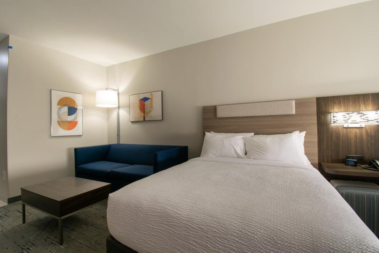 Days Inn & Suites by Wyndham Sulphur Springs