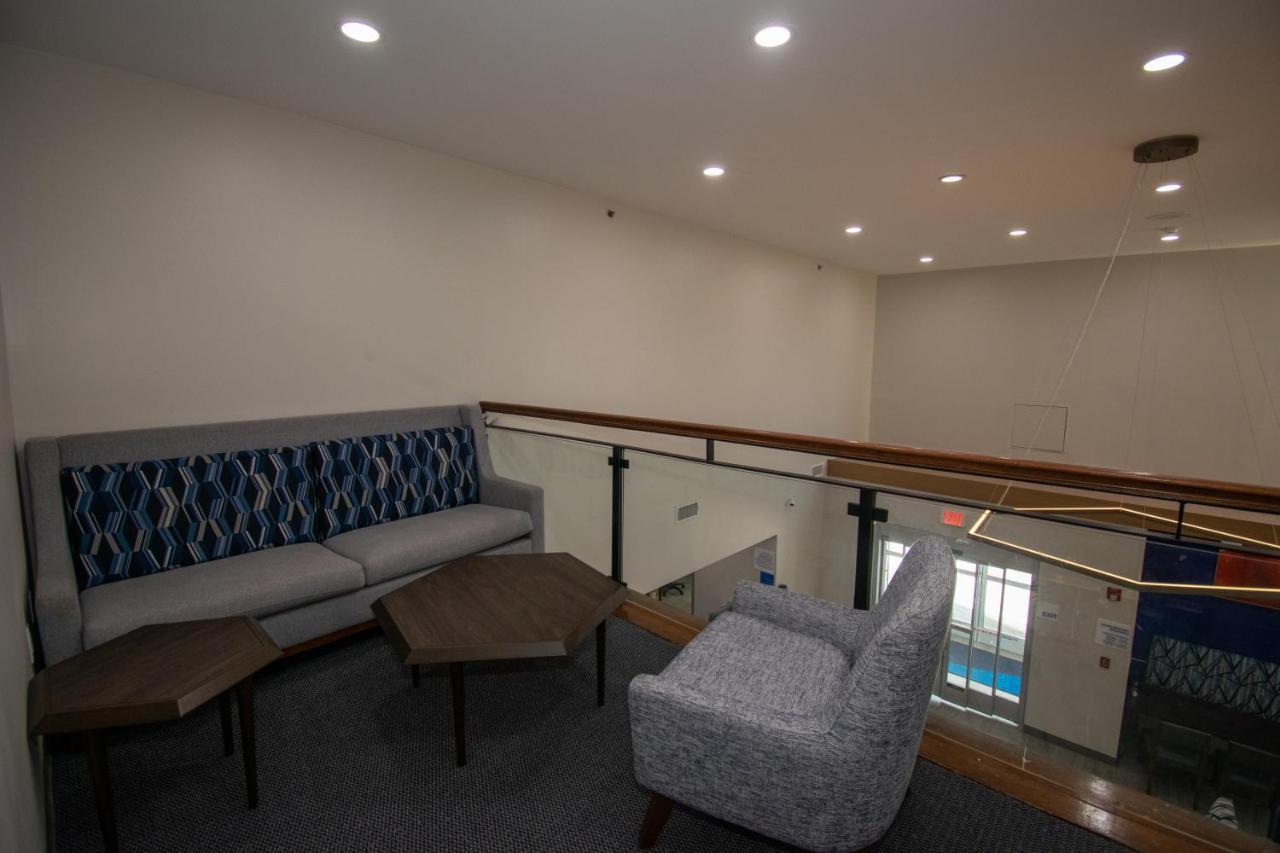 Days Inn & Suites by Wyndham Sulphur Springs