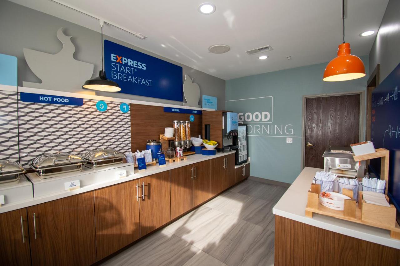  | Days Inn & Suites by Wyndham Sulphur Springs