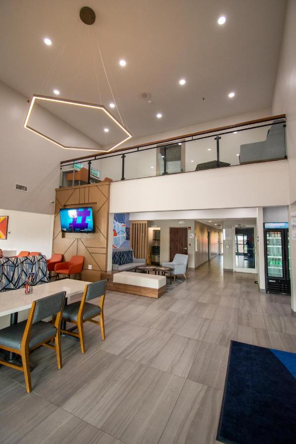 Days Inn & Suites by Wyndham Sulphur Springs