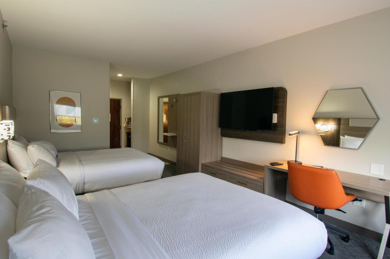  | Days Inn & Suites by Wyndham Sulphur Springs