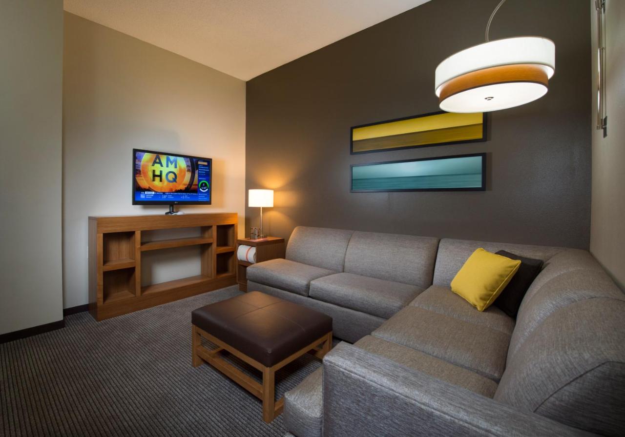 Queen Room with Two Queen Beds with Sofa Bed - High Floor at Hyatt Place Savannah Airport