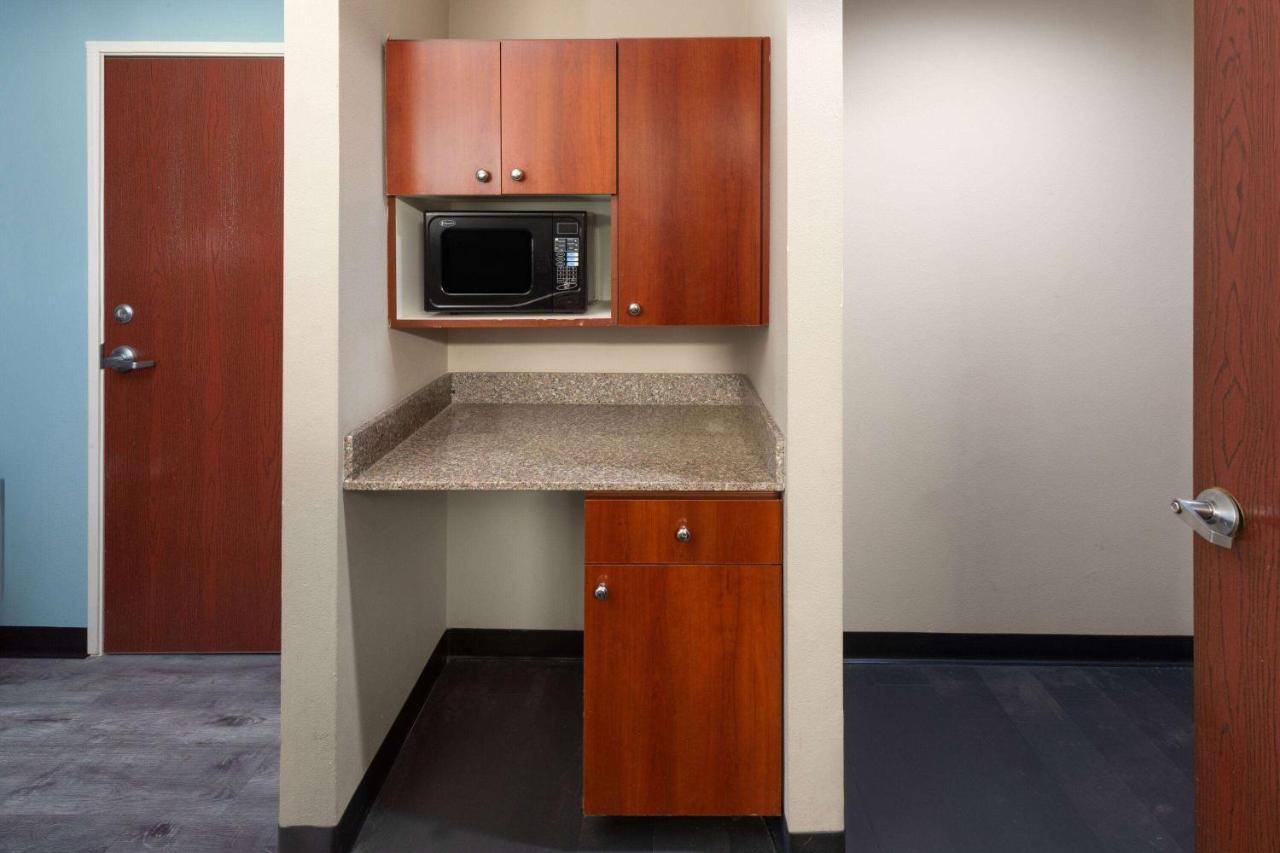 | Super 8 by Wyndham Lubbock West