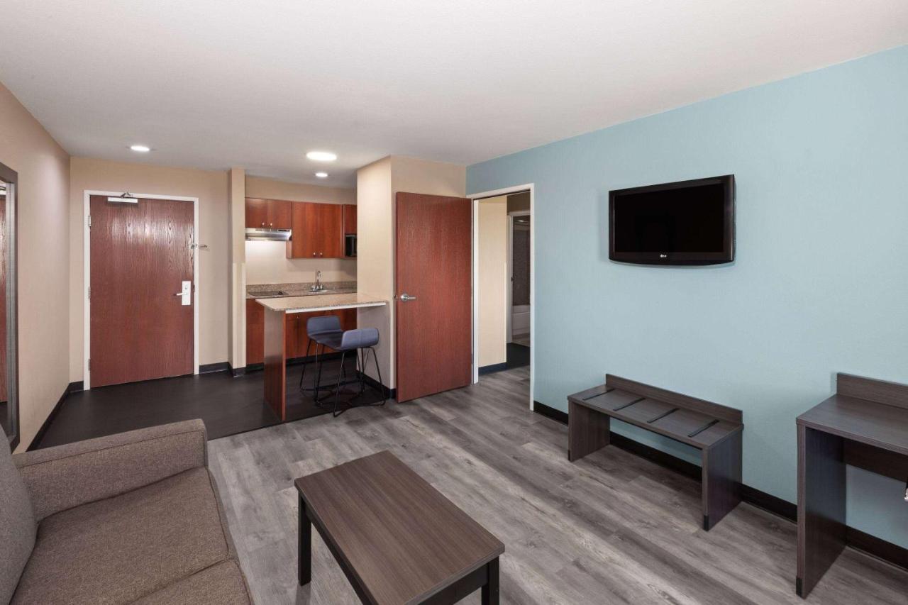 | Super 8 by Wyndham Lubbock West
