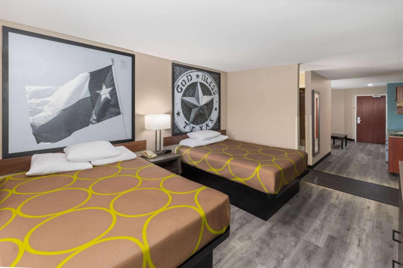 | Super 8 by Wyndham Lubbock West