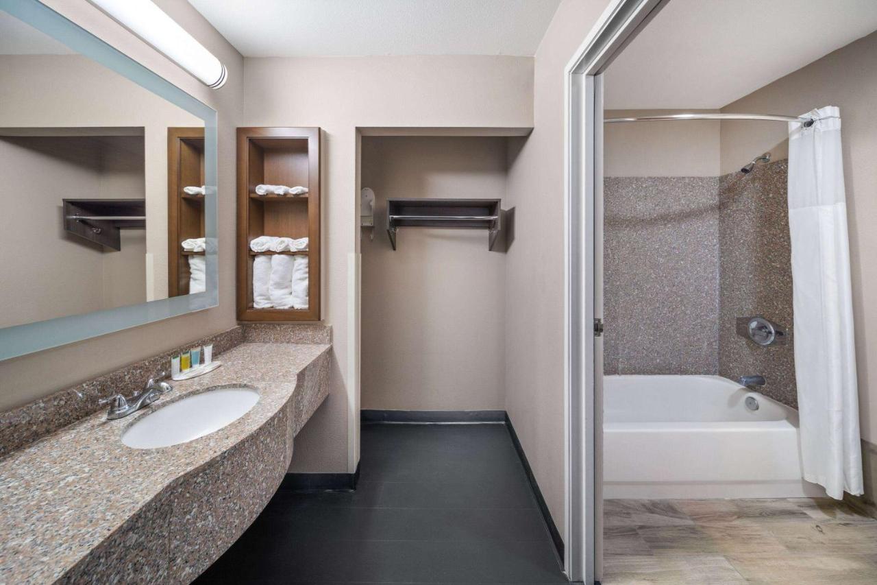 | Super 8 by Wyndham Lubbock West