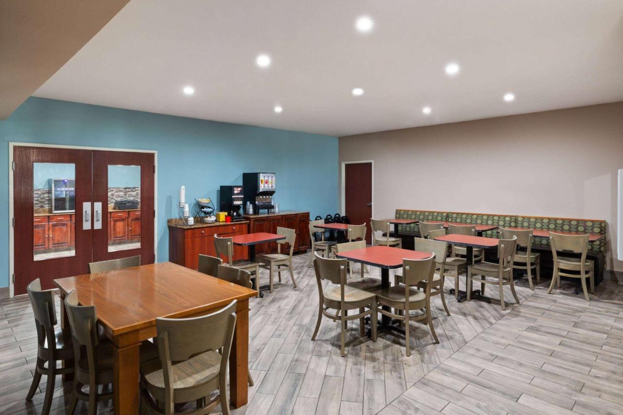  | Super 8 by Wyndham Lubbock West