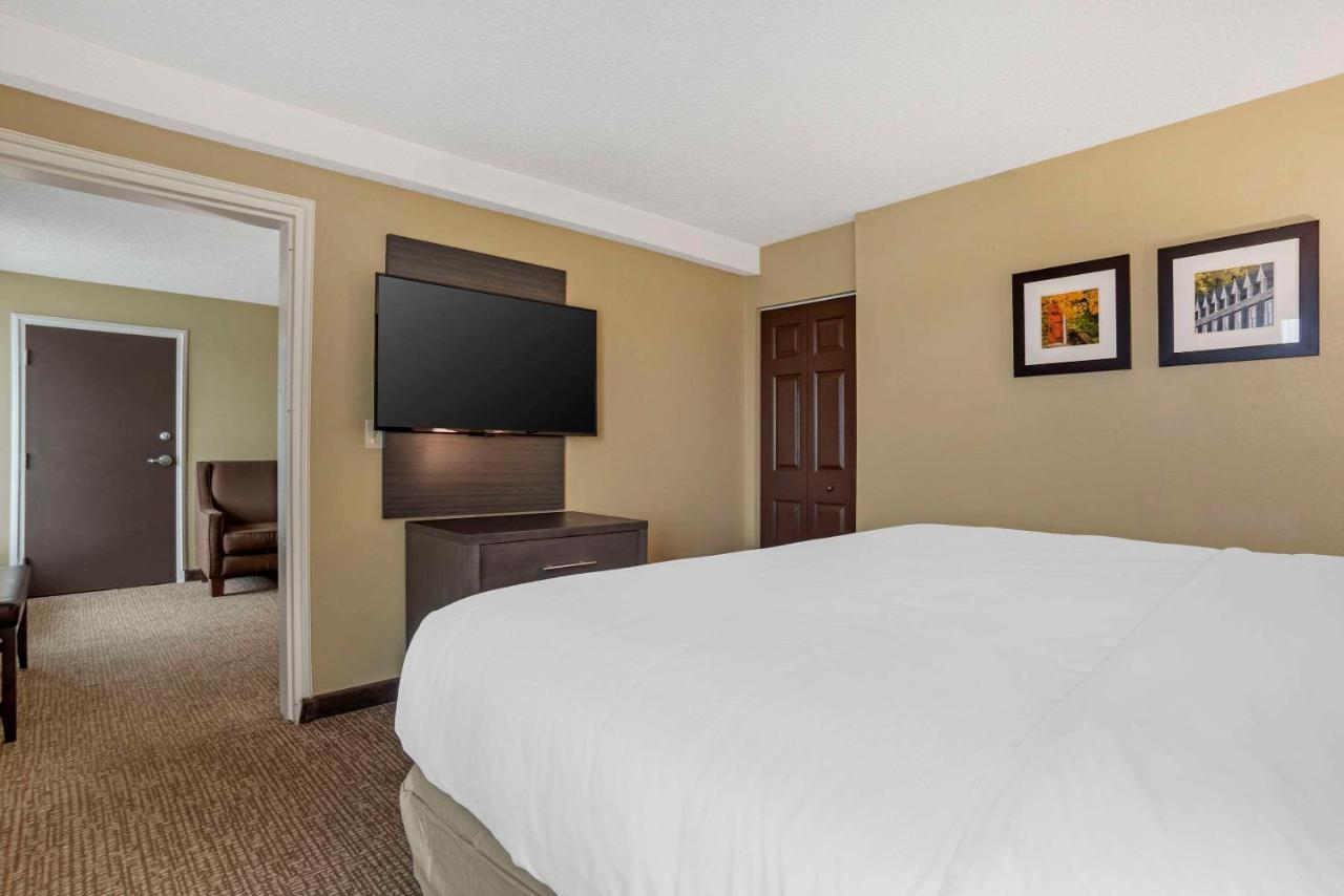 King Suite - Accessible/Non-Smoking at Comfort Inn Opelika - Auburn