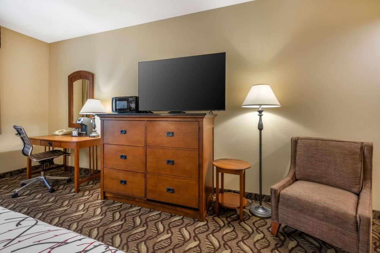 King Room at Best Western Lodge At River's Edge