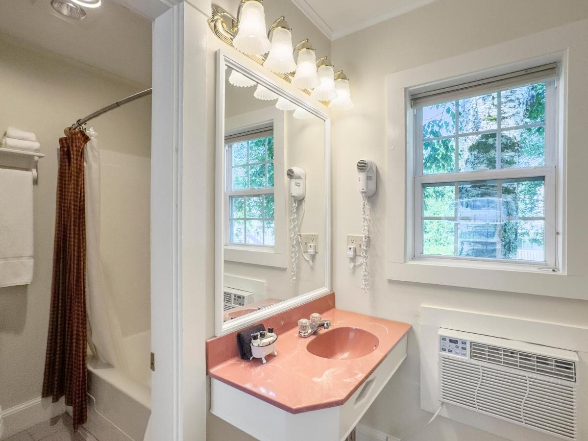 King Cottage with Jacuzzi at The Country Inn at Camden Rockport