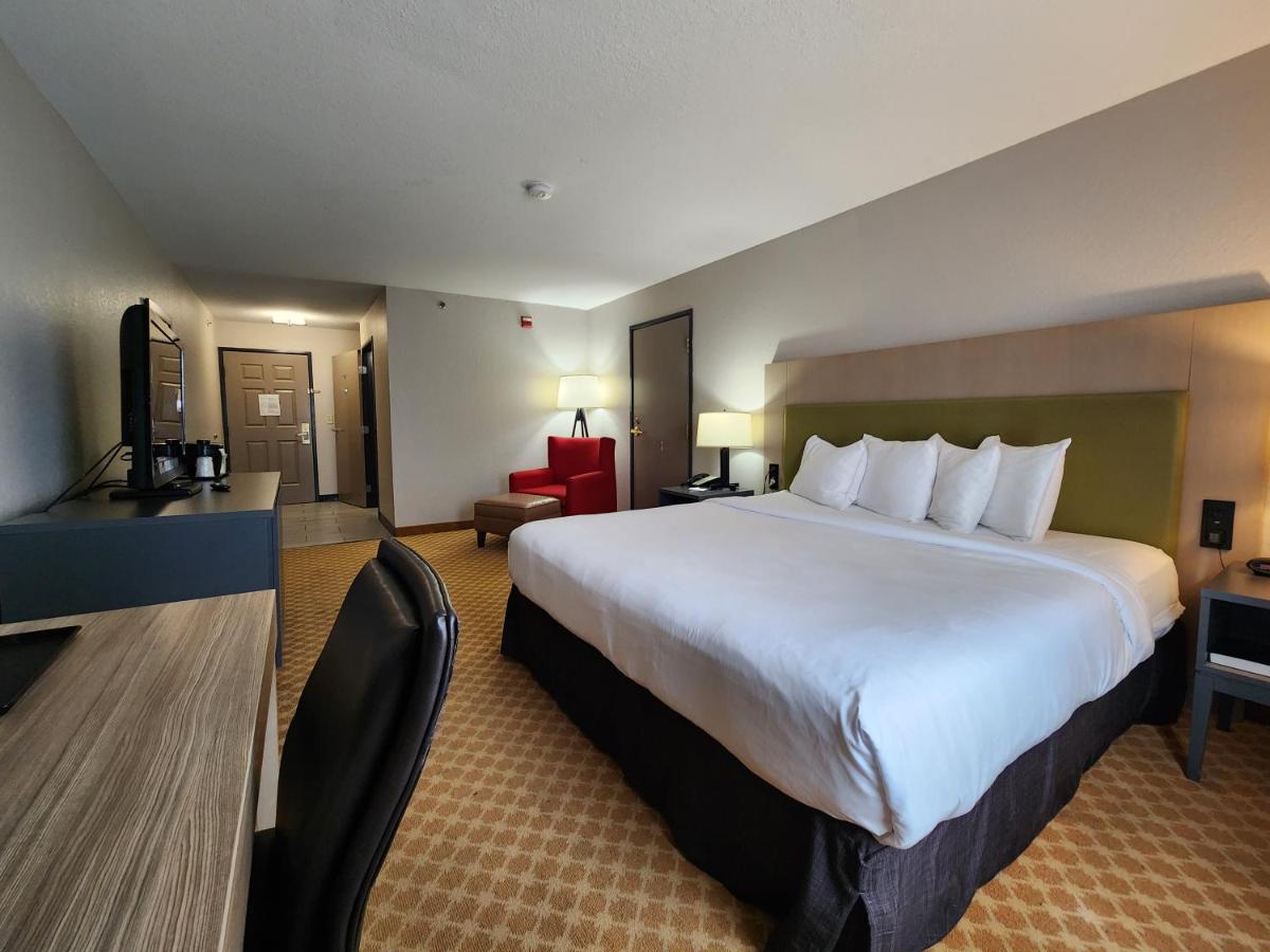 King Room - Disability Access/Non-Smoking at Country Inn & Suites by Radisson, Topeka West, KS