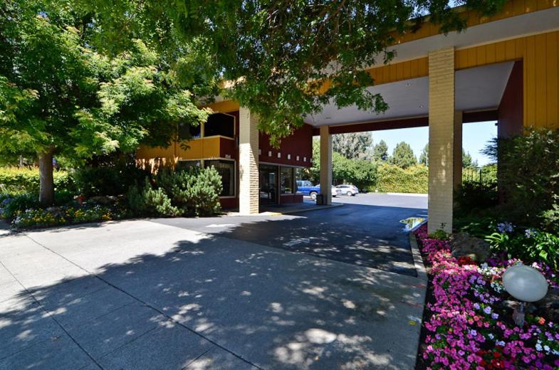 | County Inn