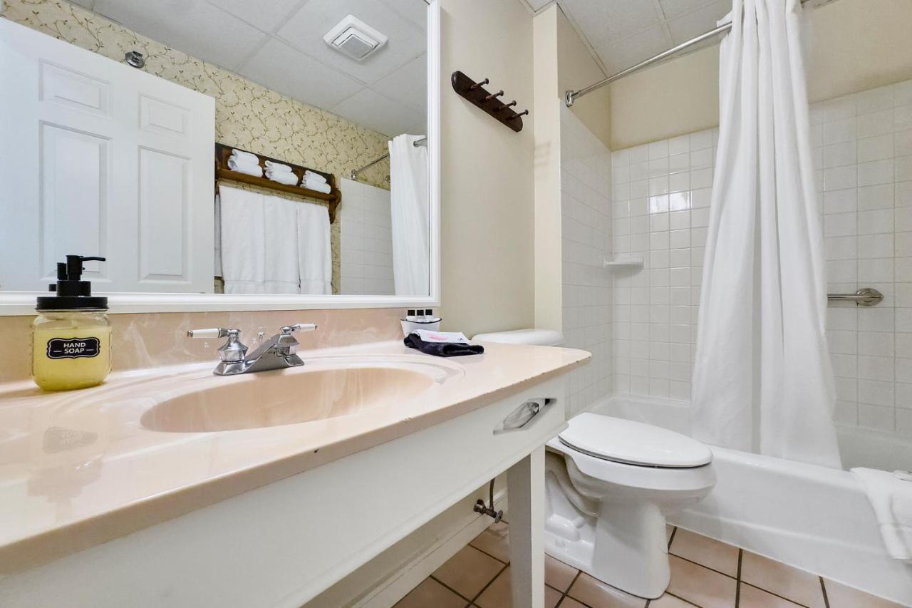 Deluxe Queen Suite at The Country Inn at Camden Rockport