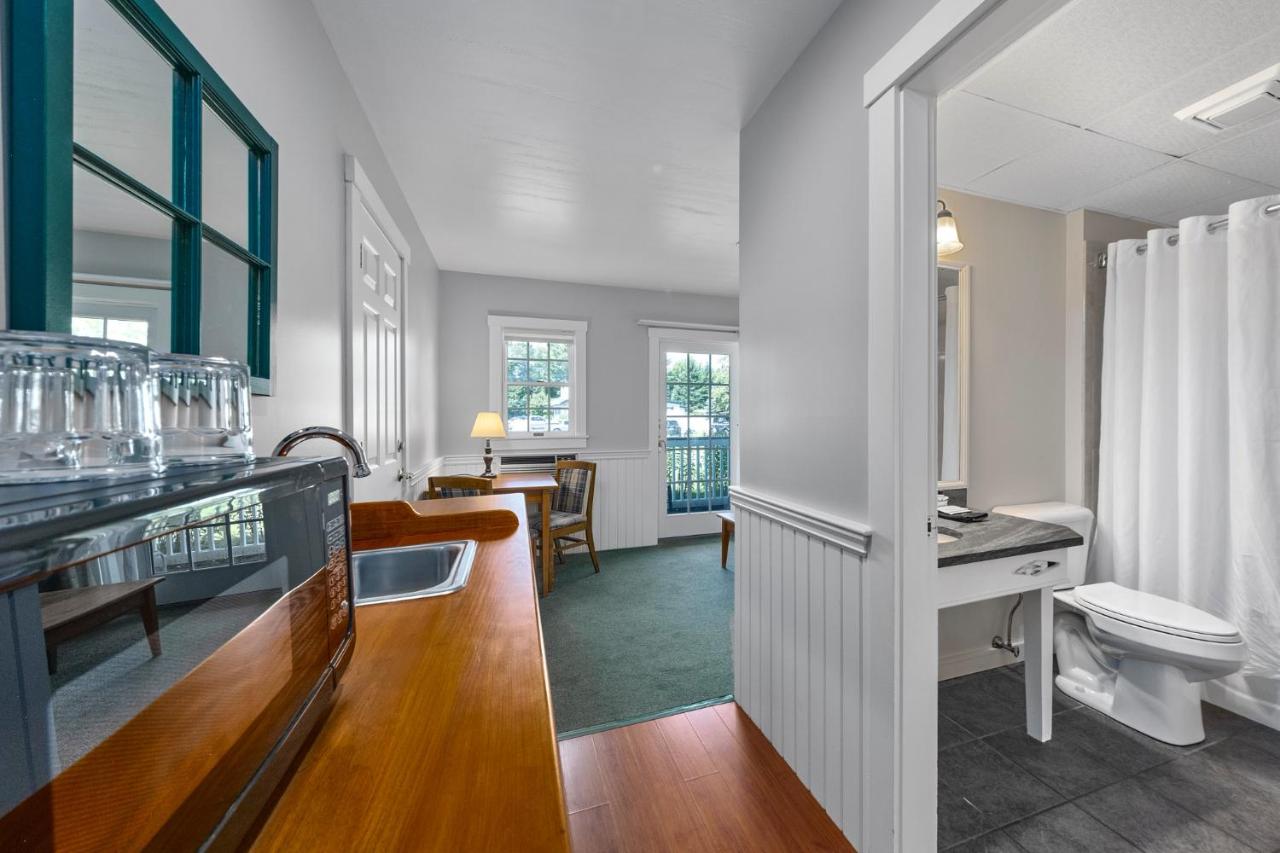 Deluxe Queen Suite at The Country Inn at Camden Rockport