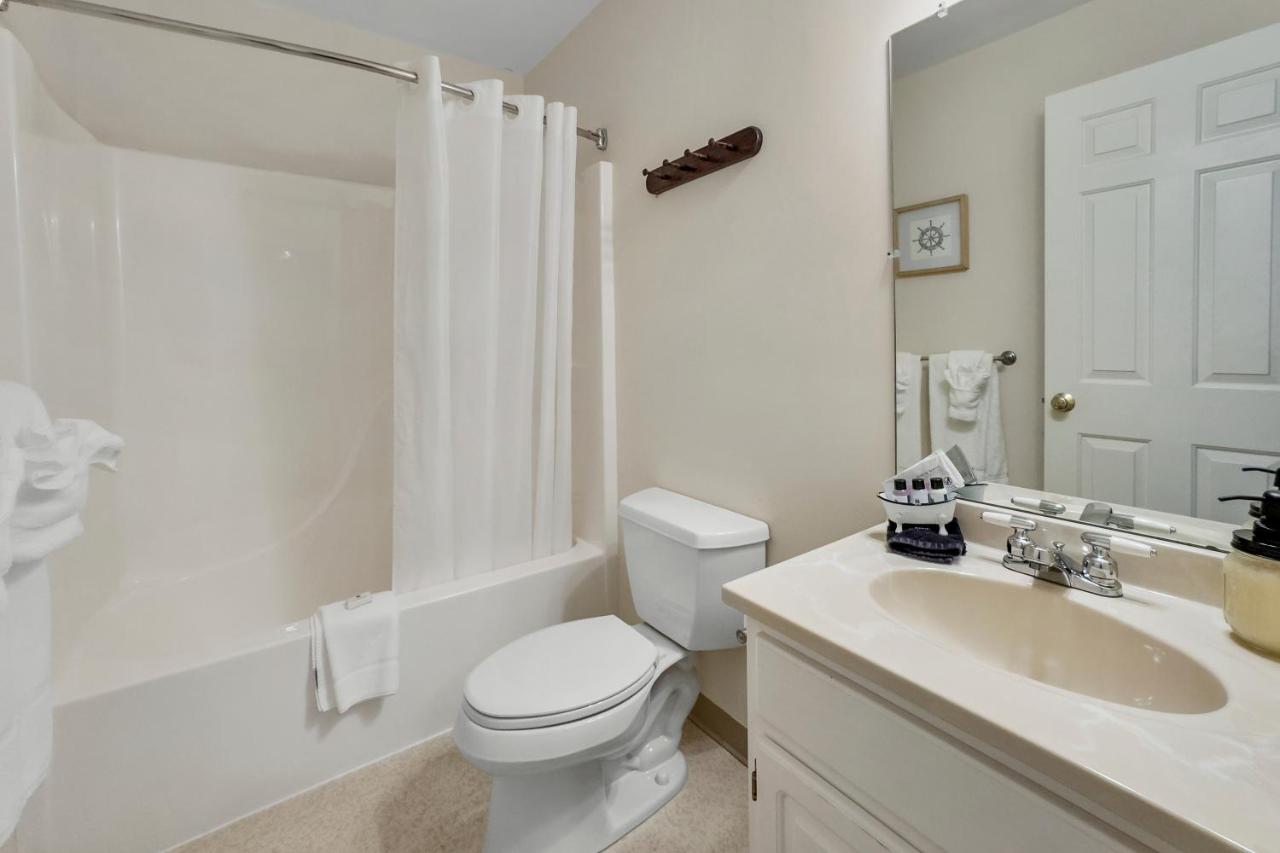 Standard Queen Room at The Country Inn at Camden Rockport