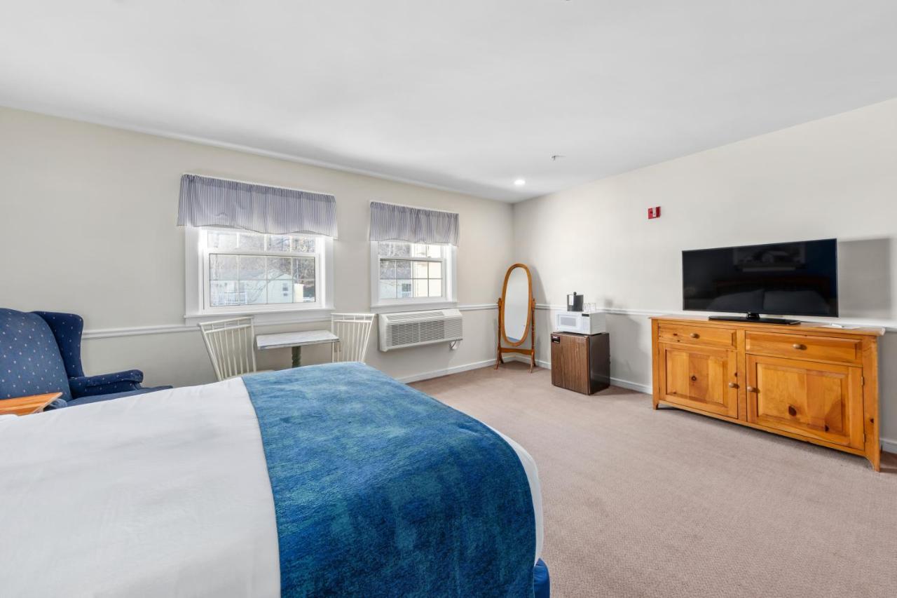 Standard Queen Room at The Country Inn at Camden Rockport