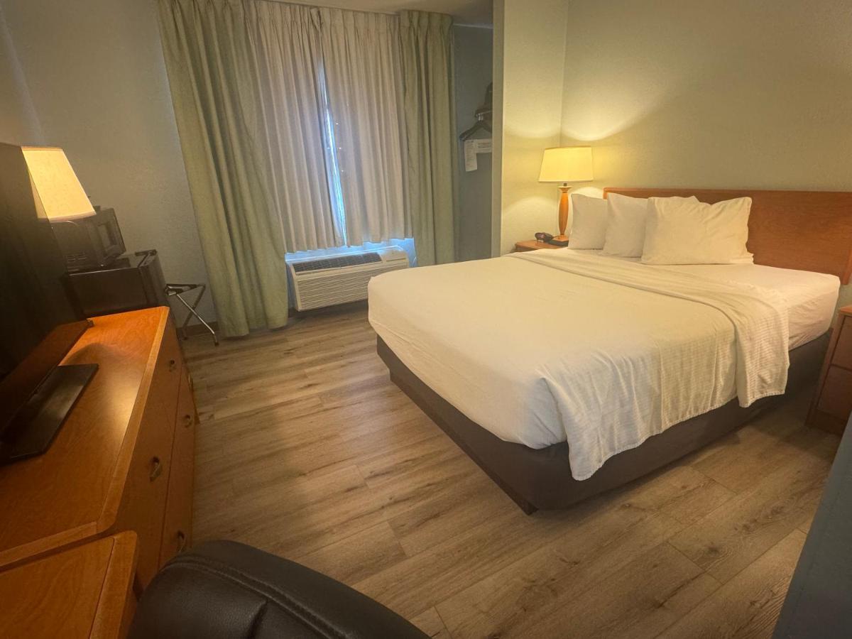 Queen Room - Non-Smoking at Wingate by Wyndham Sioux City