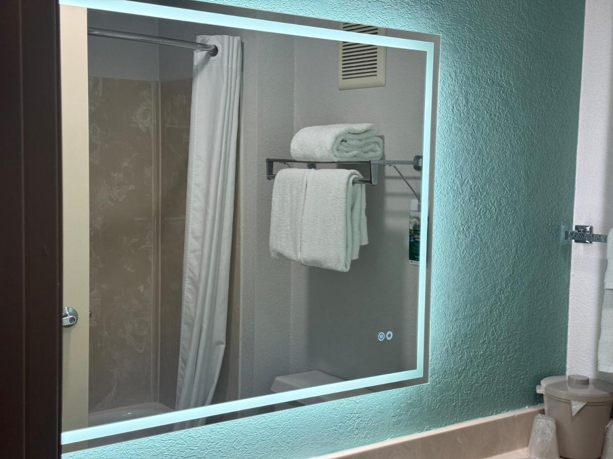Queen Room - Non-Smoking at Wingate by Wyndham Sioux City