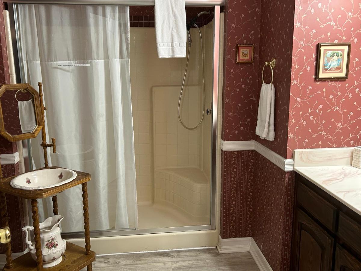  | Arrowhead Lake Inn