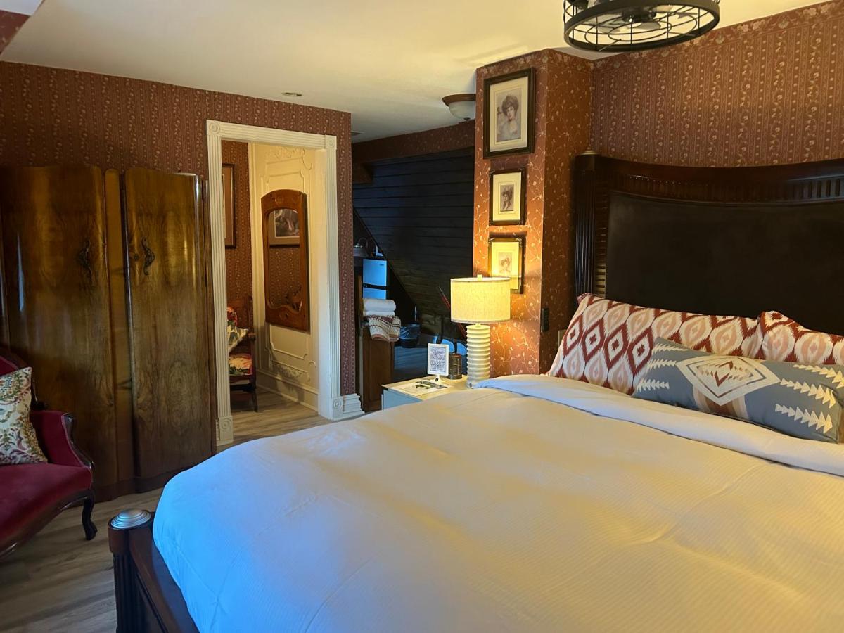  | Arrowhead Lake Inn