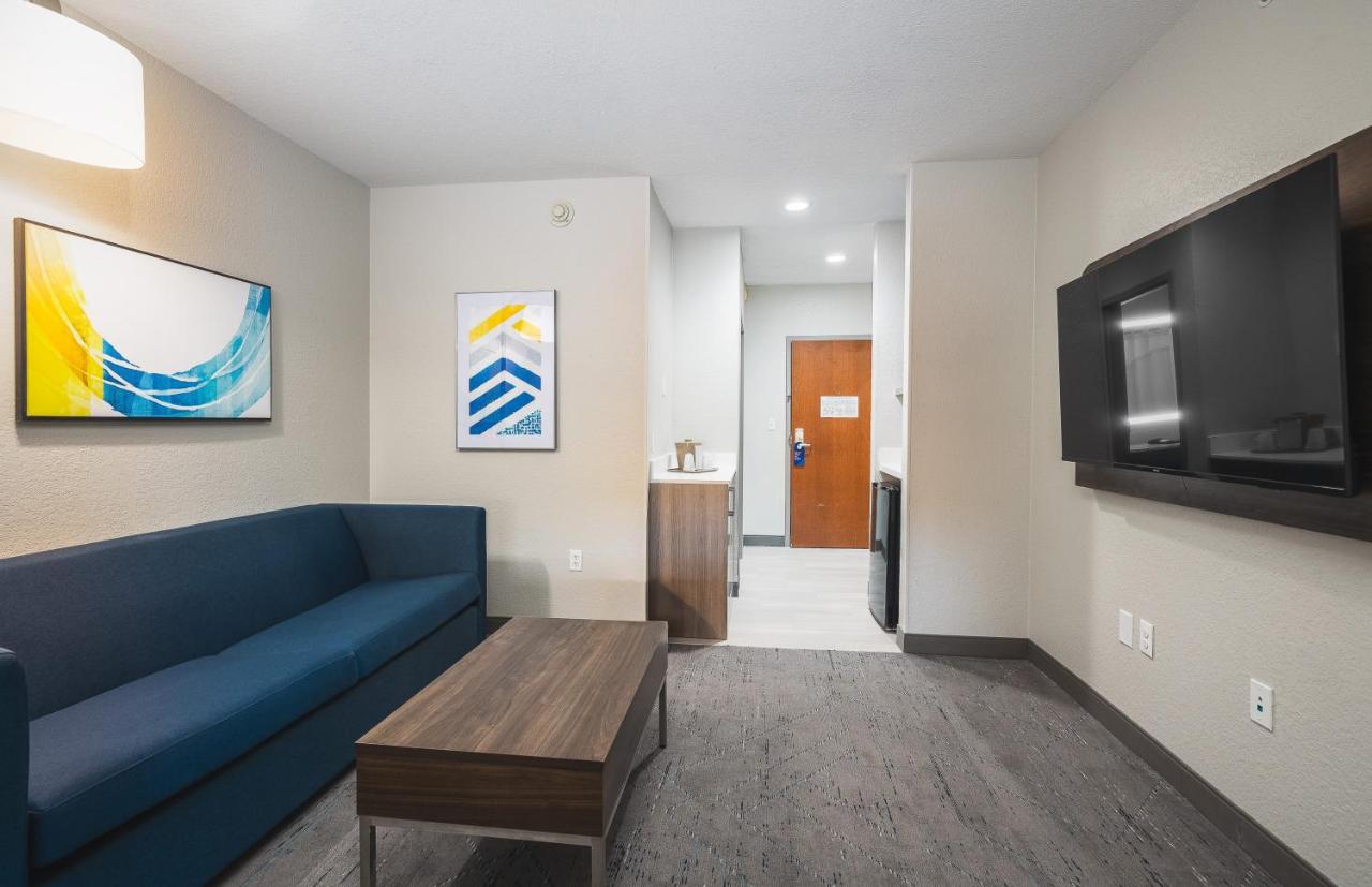 | Holiday Inn Express Hotel & Suites St. Robert, an IHG Hotel