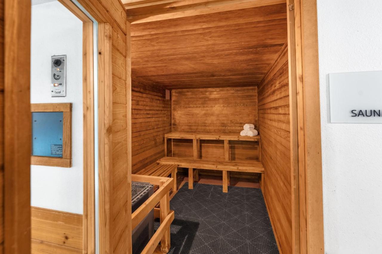 | Holiday Inn Express & Suites Hayward, an IHG Hotel