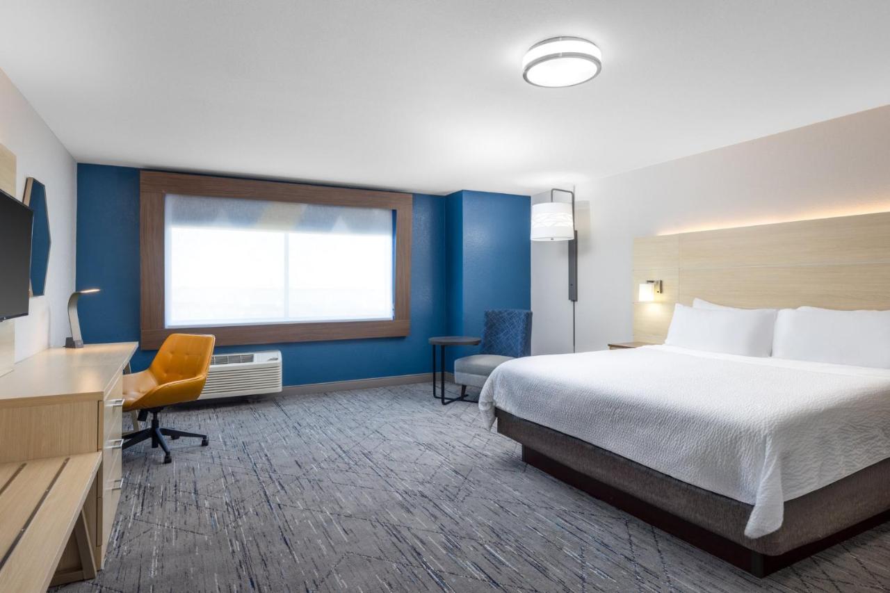 Suite - Disability Access at Holiday Inn Express & Suites Phoenix West - Buckeye by IHG