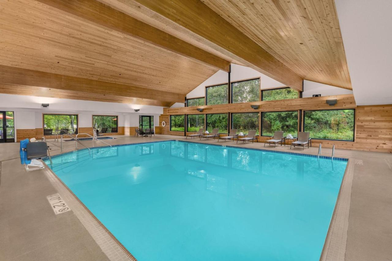 | Holiday Inn Express & Suites Hayward, an IHG Hotel