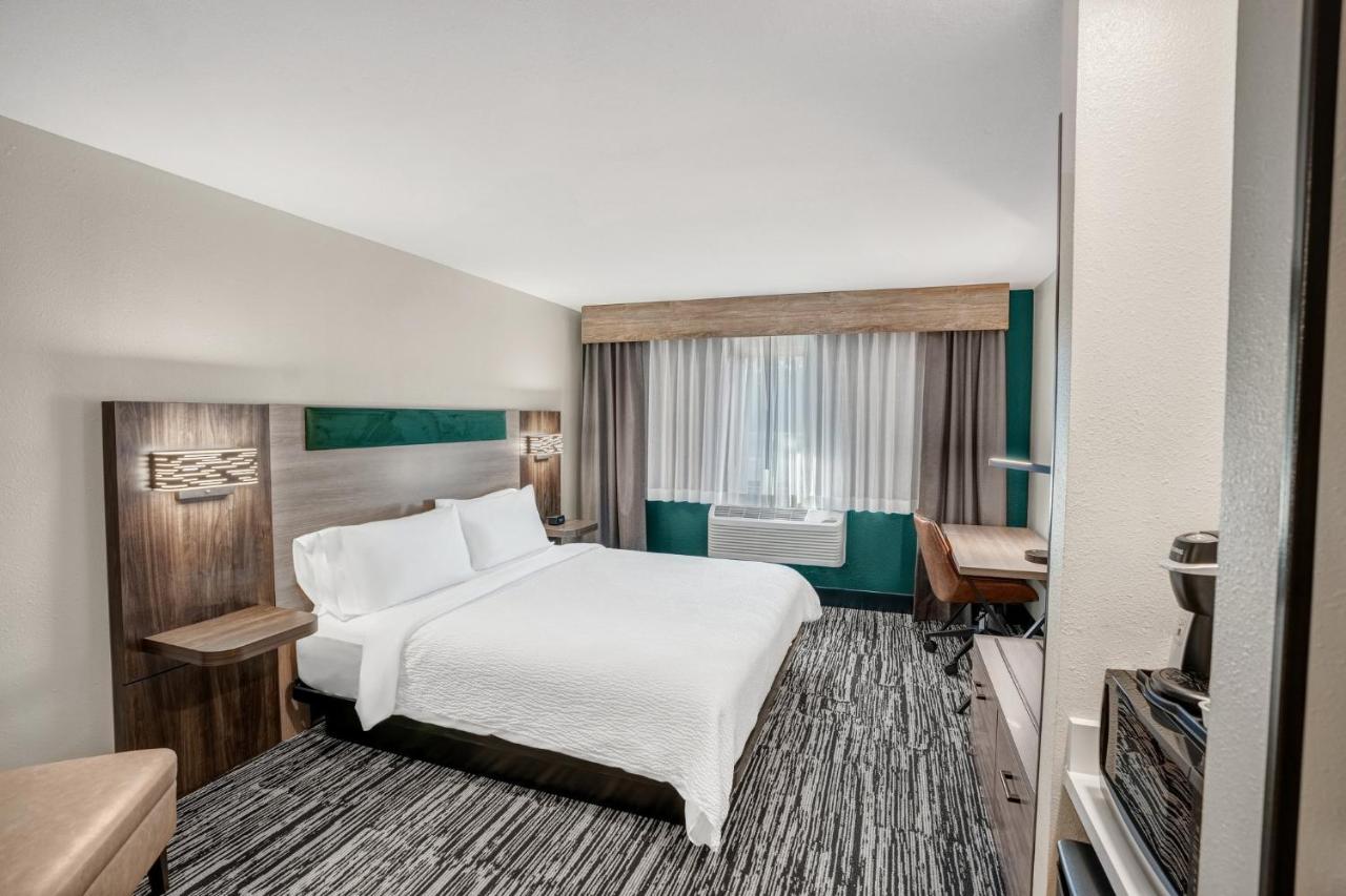 | Holiday Inn Express & Suites Hayward, an IHG Hotel