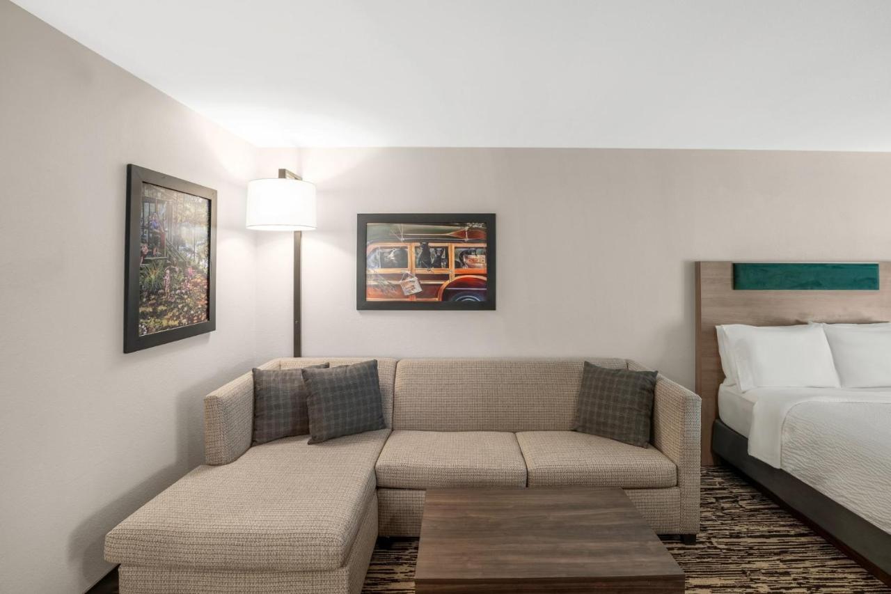 Suite at Holiday Inn Express & Suites Hayward by IHG