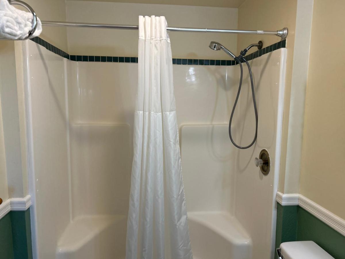  | Arrowhead Lake Inn