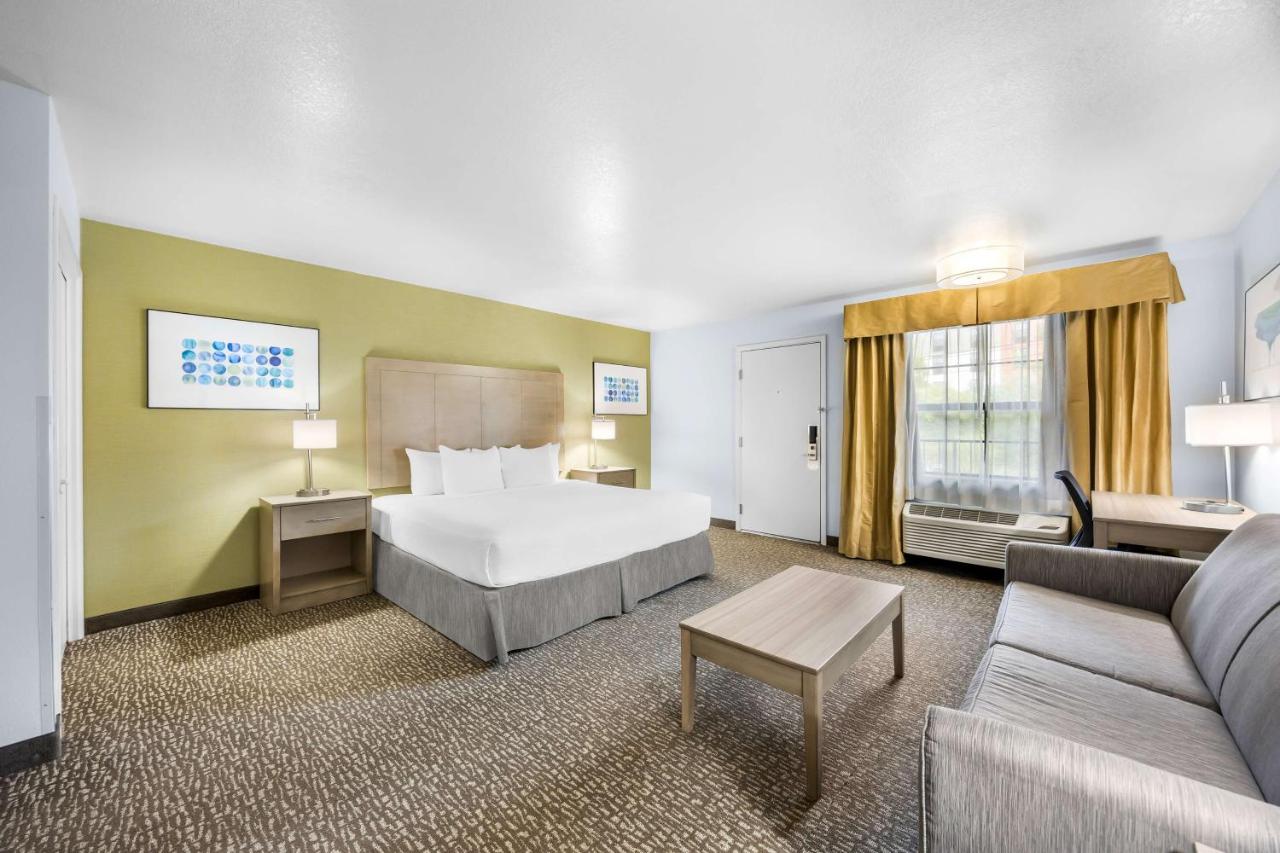 King Room with Hot Tub - Non-Smoking at Best Western Grants Pass Inn