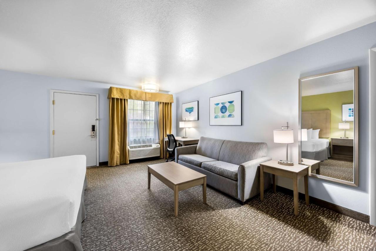King Room with Hot Tub - Non-Smoking at Best Western Grants Pass Inn
