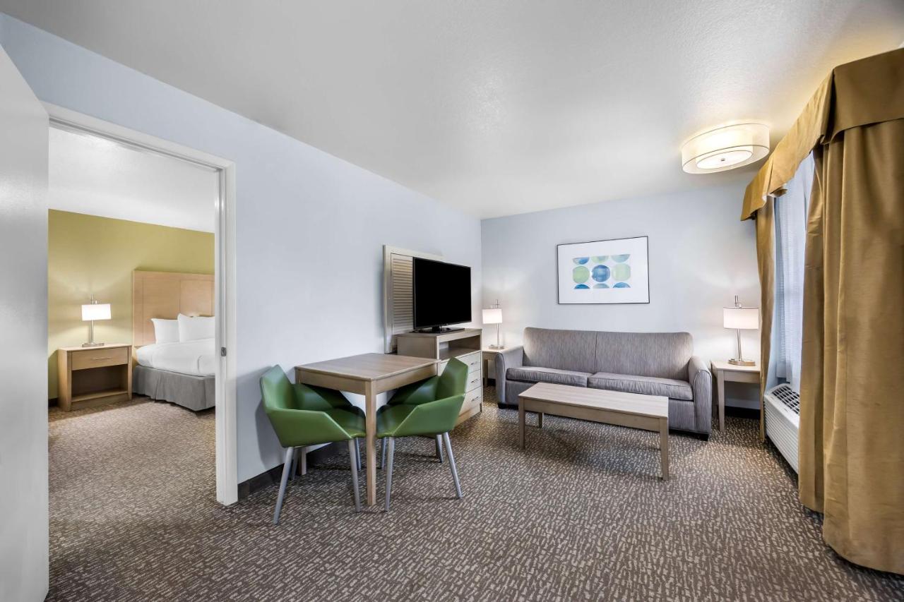 King Suite with Hot Tub - Non-Smoking at Best Western Grants Pass Inn