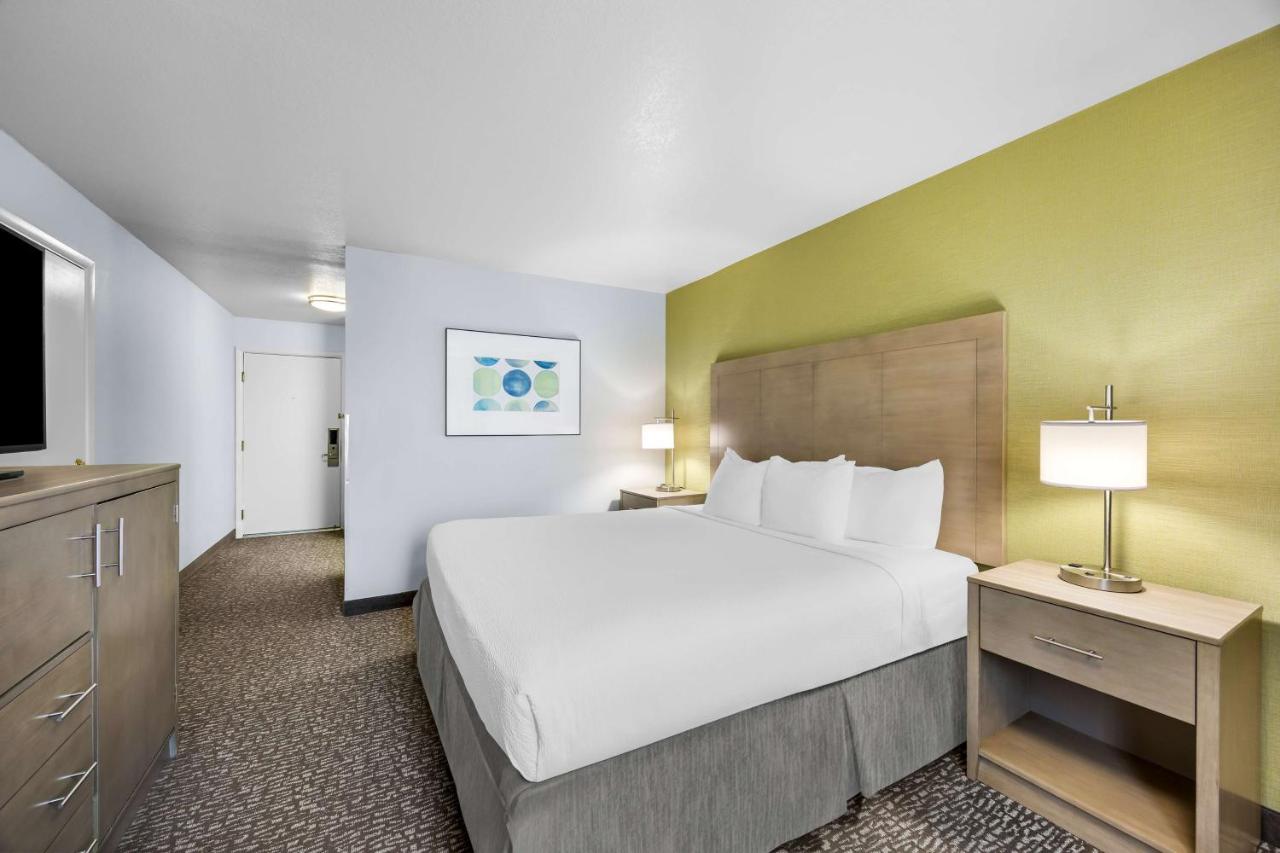 Executive King Suite - Non-Smoking at Best Western Grants Pass Inn
