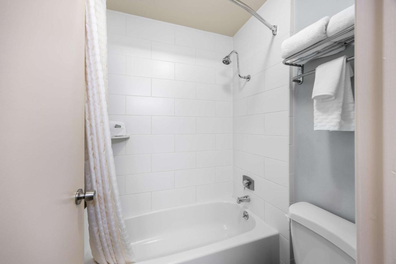 Executive King Suite - Non-Smoking at Best Western Grants Pass Inn