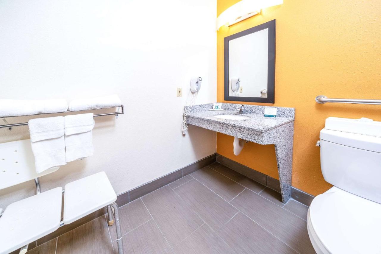 King Room - Disability Access at Quality Inn & Suites Danville East
