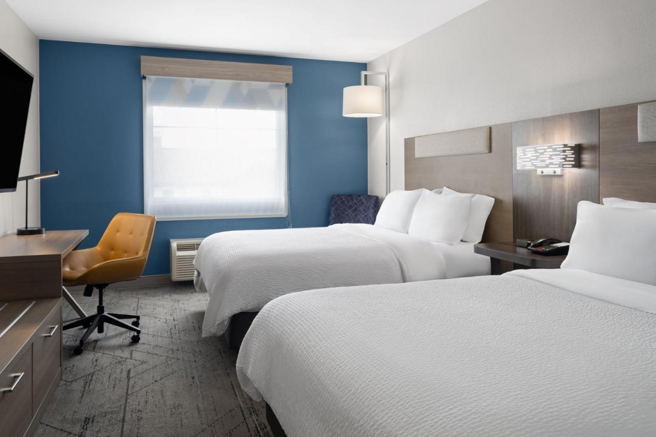 Double Room with Two Double Beds with Bath Tub - Disability Access/ Non-Smoking at Holiday Inn Express Toledo North by IHG