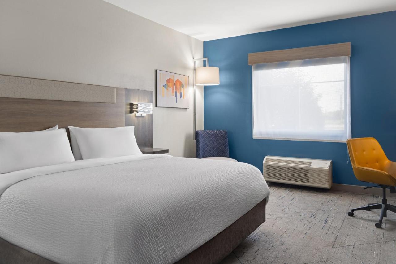 King Room with Bath Tub - Disability Access/Non-Smoking at Holiday Inn Express Toledo North by IHG